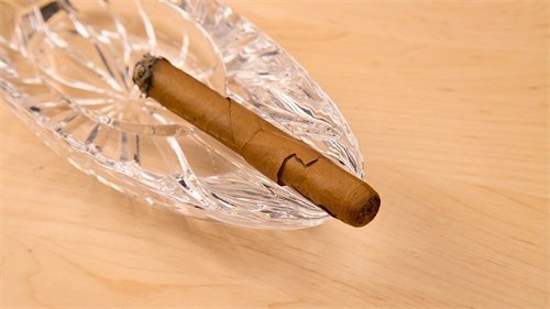 How to Tell If a Cigar is Dry or Too Moist-6