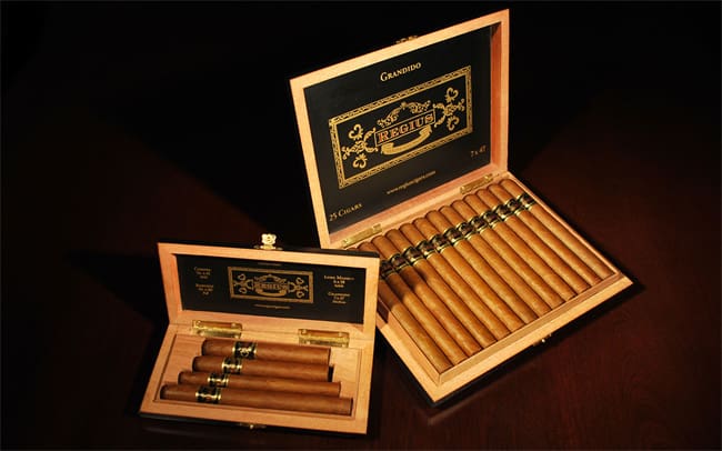 4. cigarro regius doble corona